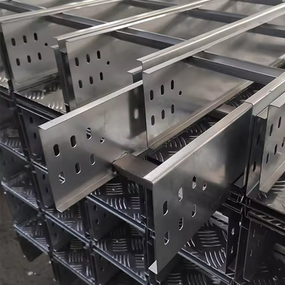 Goede prijs. 1.0mm-3.0mm Dikte Metalen Draadkabelkanaal met zware ladingcapaciteit online